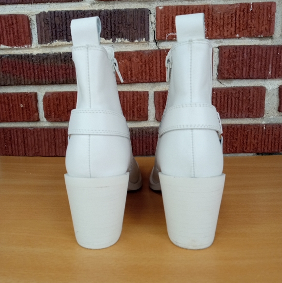 NWT Steve Madden 'Wells' Genuine Leather Square Toe Harness Boots in Bone - Picture 10 of 14